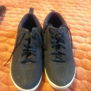 Easy spirit sneakers!!!